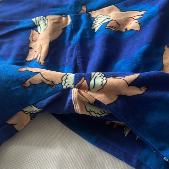 NEW!!! When Pigs Fly OS Lularoe Leggings One Size Soft and Stretchy - Picture 6 of 7